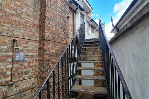 2 bedroom maisonette to rent, Stephen Road Bexleyheath Kent