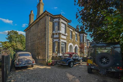 Ongar Road, Brentwood