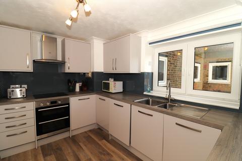 2 bedroom flat for sale, Ashtead Towers, Sutton Place, Bexhill-on-Sea, TN40