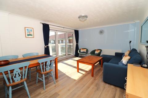 2 bedroom flat for sale, Ashtead Towers, Sutton Place, Bexhill-on-Sea, TN40