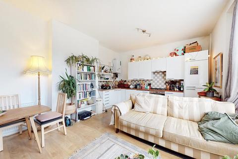 3 bedroom flat to rent, Oakfield Road, Finsbury Park