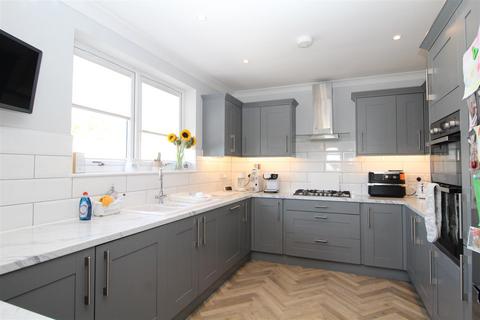 13 Cliff View Road, Cliffsend, Ramsgate, CT12 5ED