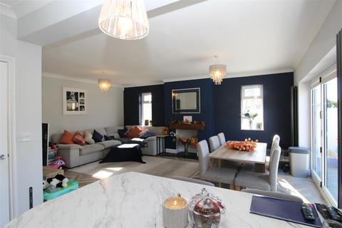 13 Cliff View Road, Cliffsend, Ramsgate, CT12 5ED