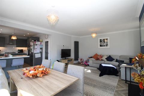 13 Cliff View Road, Cliffsend, Ramsgate, CT12 5ED