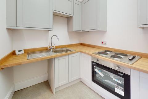 3 bedroom flat to rent, St Michaels Crescent, Leeds LS6