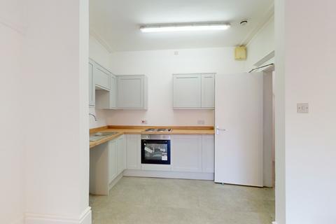 3 bedroom flat to rent, St Michaels Crescent, Leeds LS6