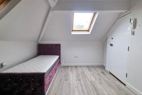 Studio to rent, East Barnet Road, Station Road To Brookhill Road