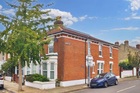 3 bedroom end of terrace house to rent, Collins Road, Southsea