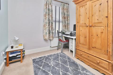 3 bedroom end of terrace house to rent, Collins Road, Southsea