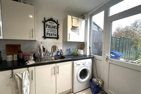 3 bedroom terraced house to rent, Howard Road, Banbury OX16