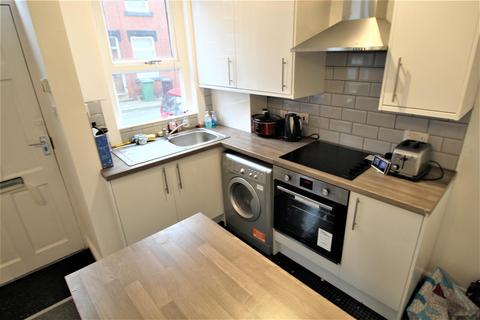 2 bedroom terraced house to rent, Harold View, Hyde Park, Leeds, LS6 1PP