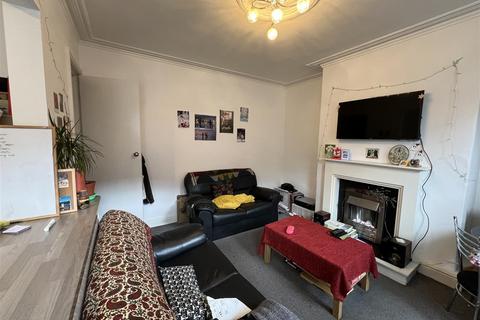 2 bedroom terraced house to rent, Harold View, Hyde Park, Leeds, LS6 1PP