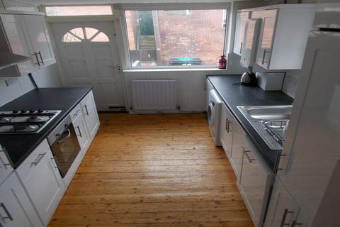 6 bedroom maisonette to rent, Dinsdale Road, Newcastle upon Tyne NE2