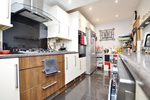 9 Worthing Close, London, E15 3JQ