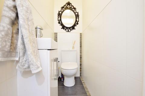 9 Worthing Close, London, E15 3JQ