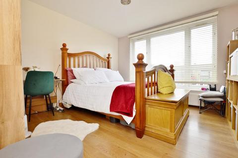 9 Worthing Close, London, E15 3JQ