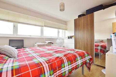 9 Worthing Close, London, E15 3JQ