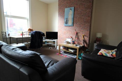 2 bedroom terraced house to rent, Thornville Avenue, Hyde Park, Leeds, LS6 1JS