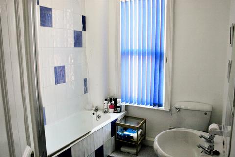 2 bedroom terraced house to rent, Thornville Avenue, Hyde Park, Leeds, LS6 1JS