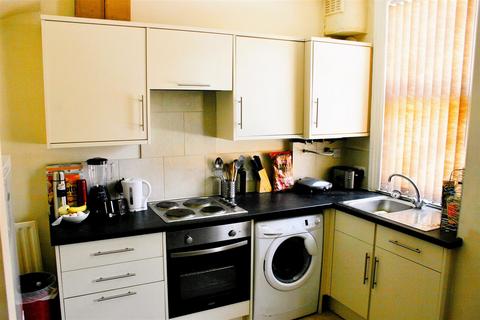 2 bedroom terraced house to rent, Thornville Avenue, Hyde Park, Leeds, LS6 1JS