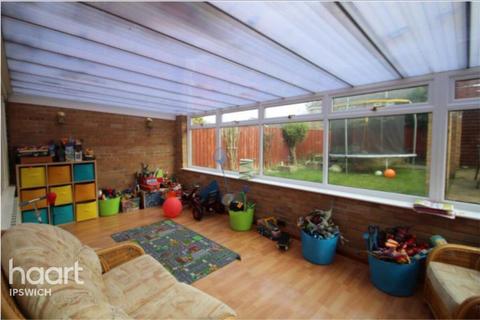 3 bedroom semi-detached house to rent, Fircroft Road, Ipswich