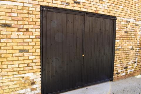 Garage to rent, High Street Wanstead, London