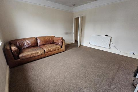 3 bedroom flat to rent, Ashley Road, Poole BH14