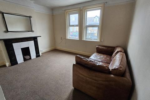 3 bedroom flat to rent, Ashley Road, Poole BH14