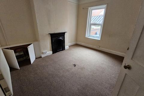 3 bedroom flat to rent, Ashley Road, Poole BH14