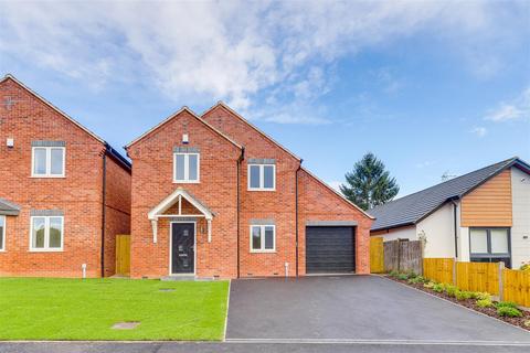 4 bedroom detached house for sale, Meadow Croft Gardens, Hucknall NG15