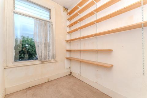 16 Belsize Avenue, London, W13 9TF