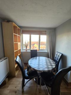 2 bedroom flat to rent, London N13