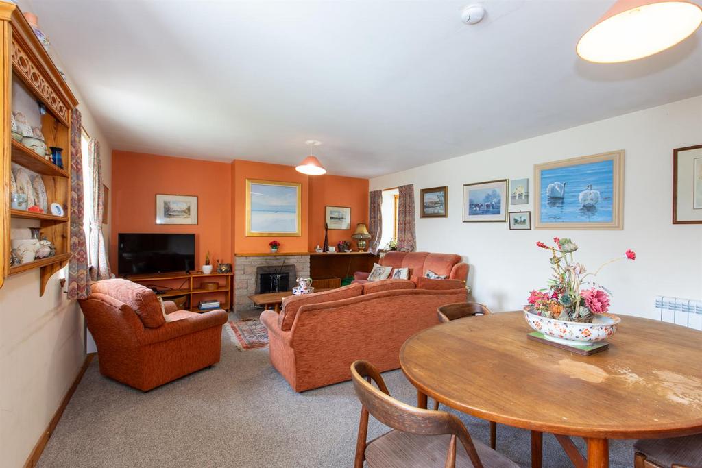 SITTING ROOM & DINING AREA