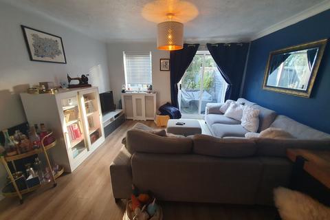 2 bedroom property to rent, Columbine Close, Whitstable, CT5