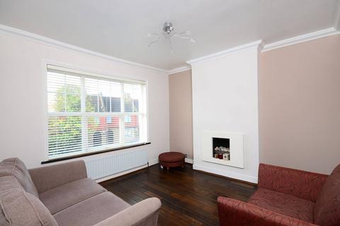 3 bedroom flat to rent, Radbourne Road, Balham, London, SW12