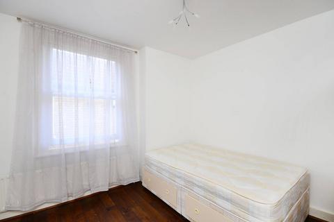 3 bedroom flat to rent, Radbourne Road, Balham, London, SW12