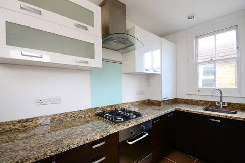 3 bedroom flat to rent, Radbourne Road, Balham, London, SW12