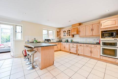 4 bedroom house to rent, Sutton Court Road, Grove Park, London, W4