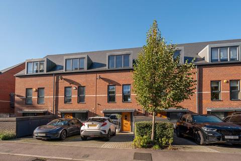 4 bedroom semi-detached house for sale, Ebony Crescent, East Barnet, Barnet, EN4