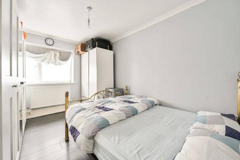 4 bedroom flat for sale, Ednam House, Peckham, London, SE15