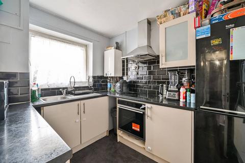 4 bedroom flat for sale, Ednam House, Peckham, London, SE15