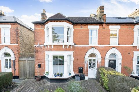 108b Ardgowan Road, London, SE6 1UU