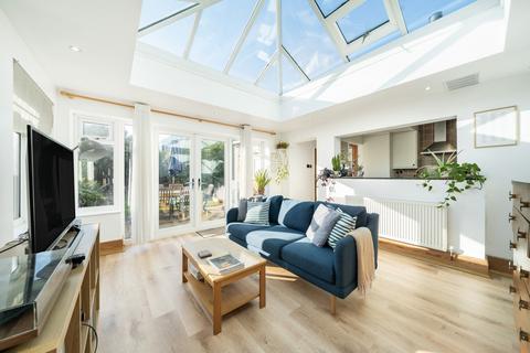 108b Ardgowan Road, London, SE6 1UU