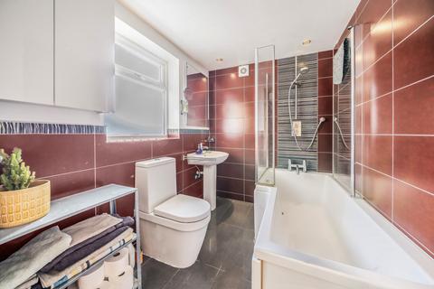 108b Ardgowan Road, London, SE6 1UU