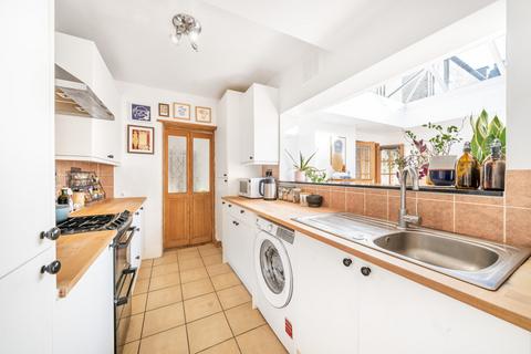 108b Ardgowan Road, London, SE6 1UU