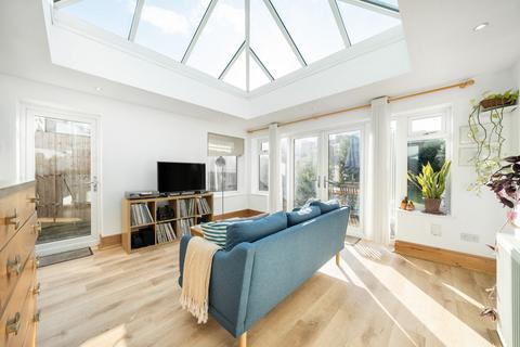 108b Ardgowan Road, London, SE6 1UU