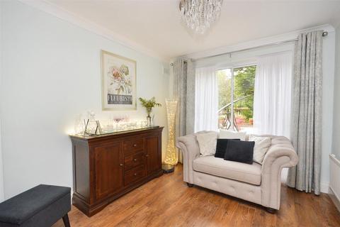 43 Grasmere Close, Eastbourne, BN23 8JE