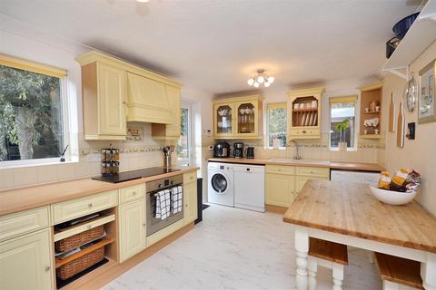 43 Grasmere Close, Eastbourne, BN23 8JE