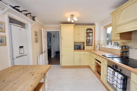 43 Grasmere Close, Eastbourne, BN23 8JE