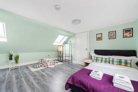 Studio for sale, Beaconsfield Road, London SE9 - Immaculate throughout!